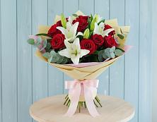 Букет цветов из:  Лилии и Розы в Никольске