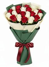 Букет Микс из красных и белых роз в Никольске