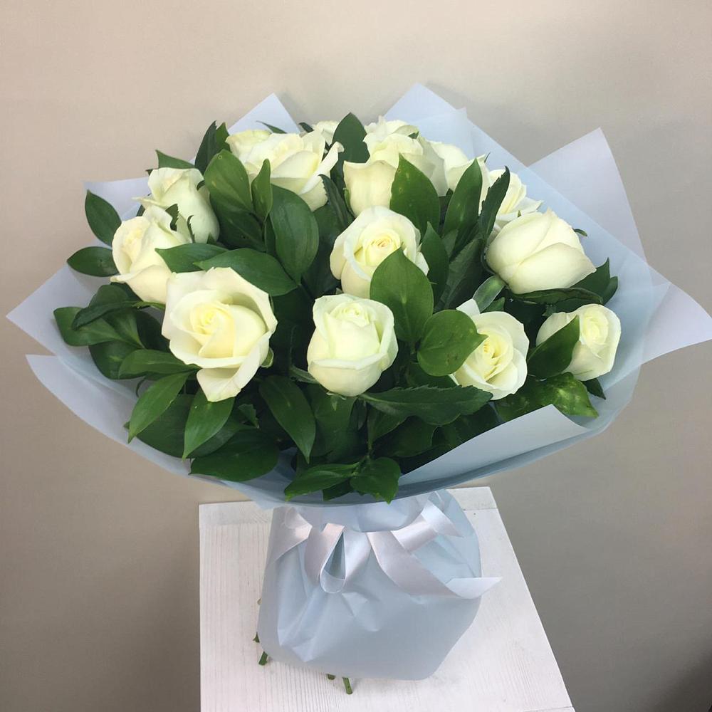 Букет 15 Белых роз Проуд в Никольске