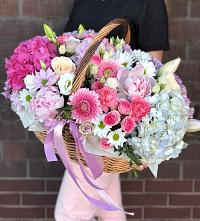 Композиция солнечный день в Никольске Цветочная композиция из Розы, Хризантемы, Пионы и Лизиантусы в корзине в Никольске