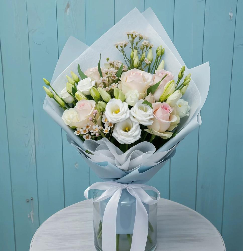 Букет цветов из: Розы и Лизиантусы в Никольске