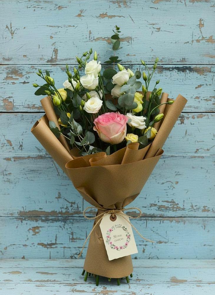 Букет цветов из: Розы и Лизиантусы в Никольске