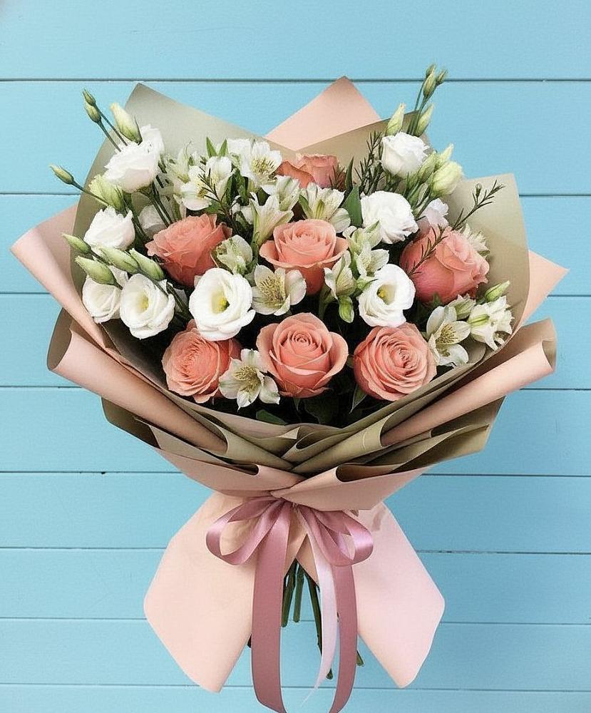 Букет цветов из: Розы, Альстромерии и Лизиантусы в Никольске