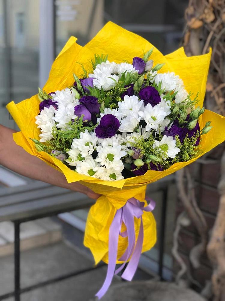 Букет цветов из: Ирисы, Хризантемы и Ромашки в Никольске