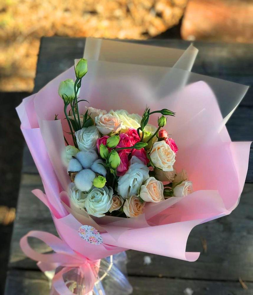 Букет цветов из: Розы и Лизиантусы в Никольске