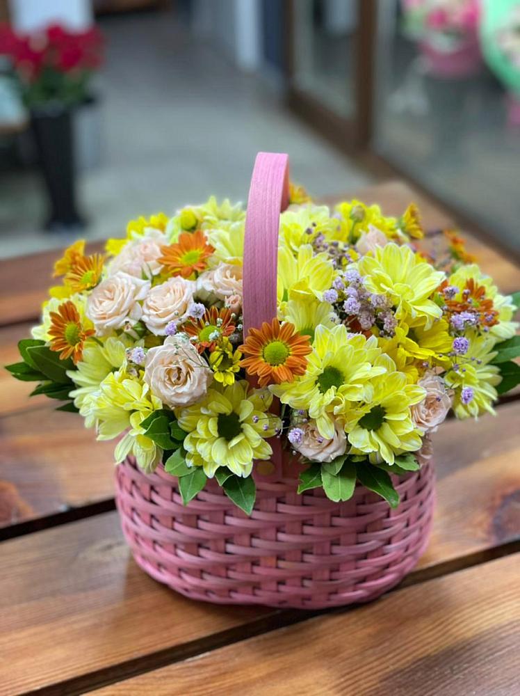 Цветочная композиция из Хризантемы и Розы в корзине в Никольске