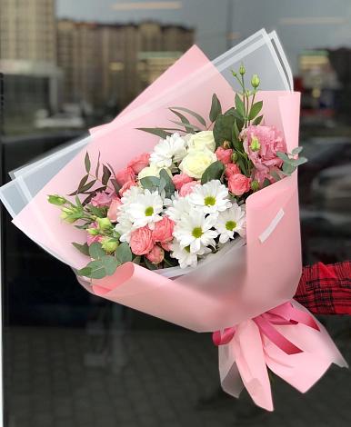 Букет цветов из: Розы, Лизиантусы и Хризантемы в Никольске
