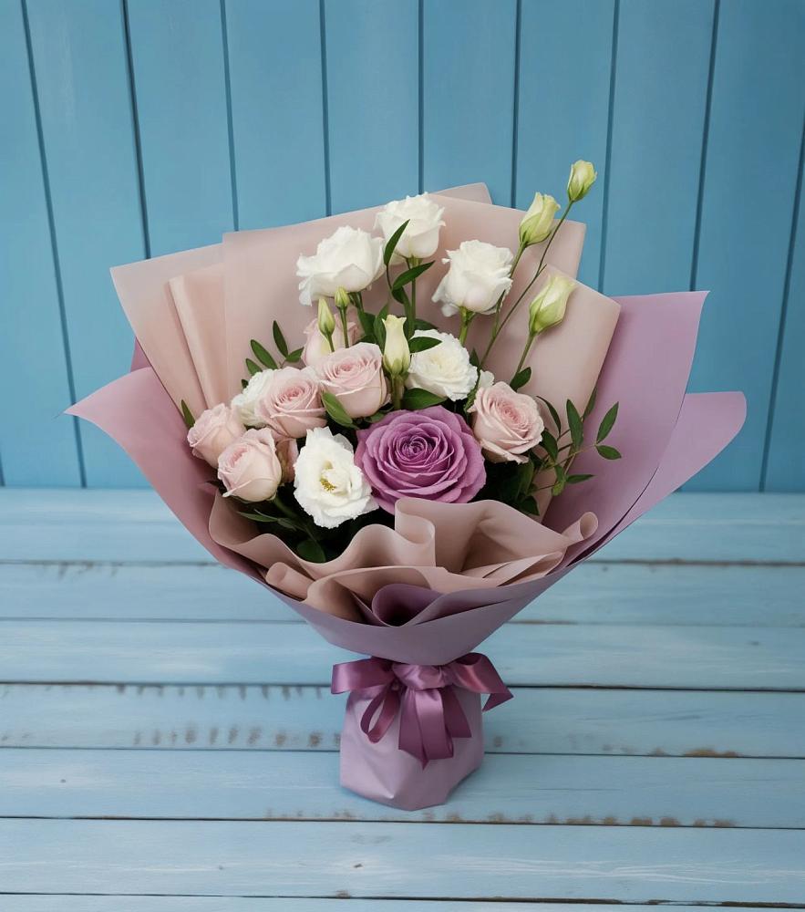 Букет цветов из: Розы и Лизиантусы в Никольске